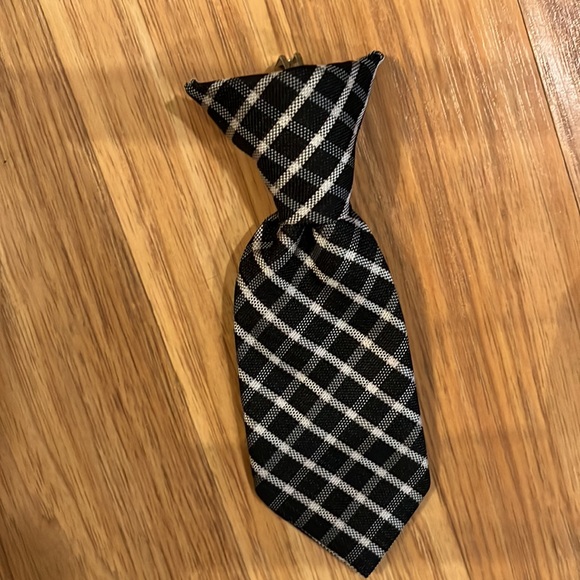 Lots of 14 clip on baby ties. These are not toddler size. - Picture 15 of 16